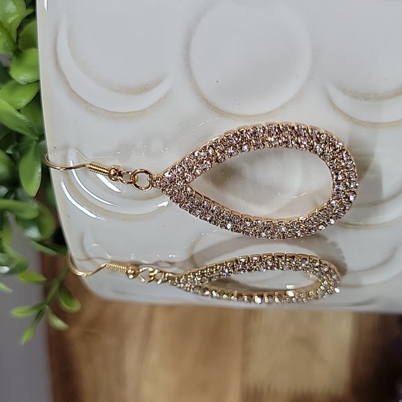 🔥LAST PAIR🔥 Stunning Crystal Teardrop Statement Earrings - Picture 5 of 7